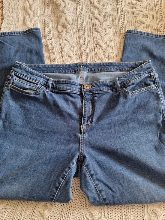 Woman's St. John's Bay Straight Leg Jeans Size 20 Wide - Picture 2 of 3